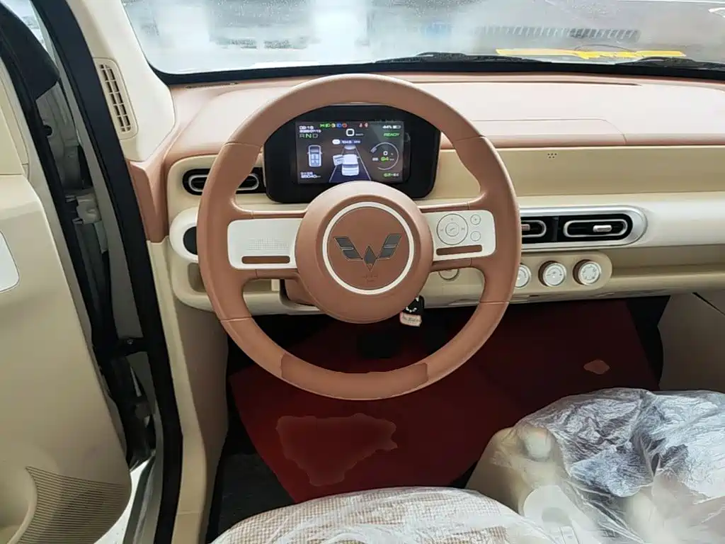 Hongguang MINIEV 2024 third generation 215km youth version купить на сайте DeffCars