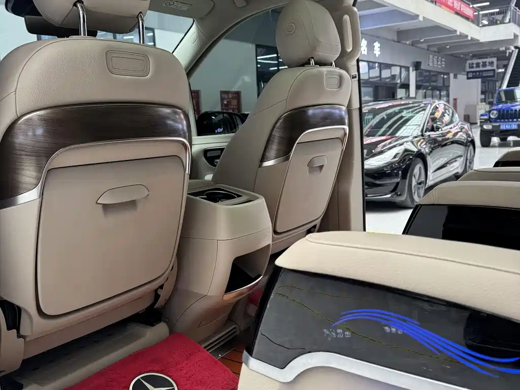 Mercedes V-Class 2022 V 260 L Long Wheelbase Premium Edition купить на сайте DeffCars