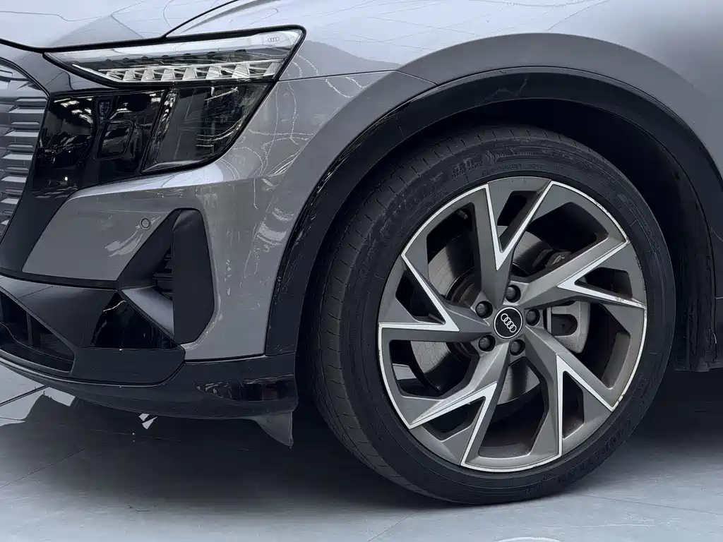 Audi Q5 e-tron 2022 model 40 e-tron star type mecha suit daily version купить на сайте DeffCars