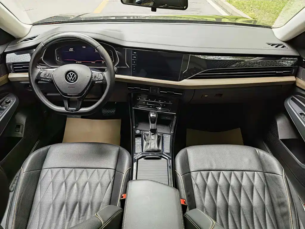 Passat 2022 330TSI Deluxe Edition купить на сайте DeffCars