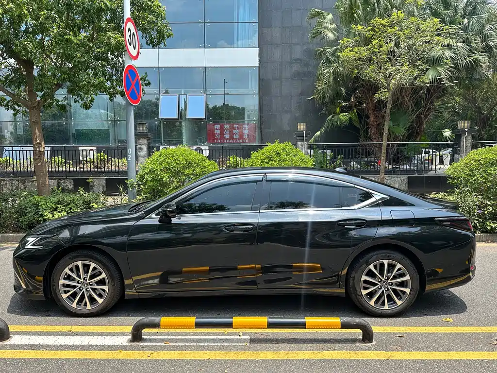 Lexus ES 2025 200 Premium Edition купить на сайте DeffCars