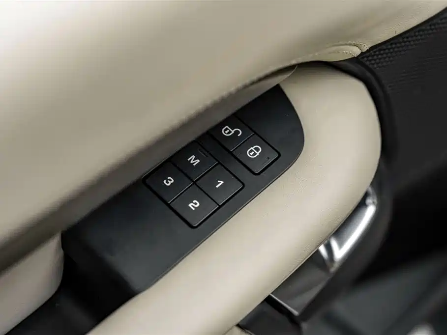Discover 2019 3.0 SC V6 HSE купить на сайте DeffCars