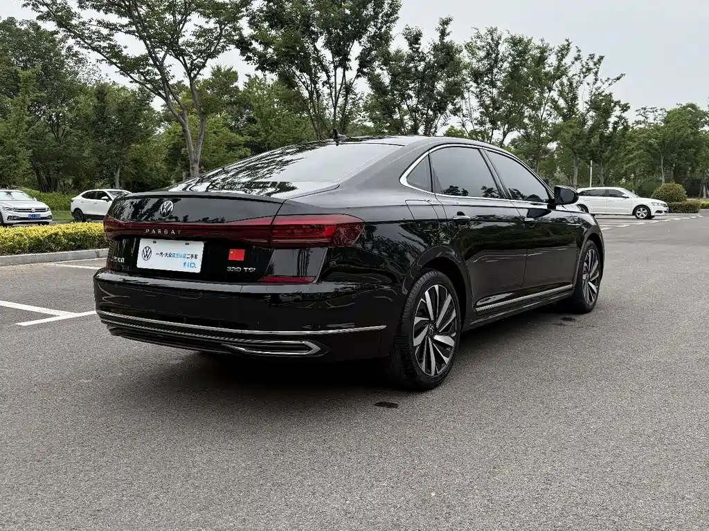 Passat 2023 330TSI Deluxe Edition купить на сайте DeffCars