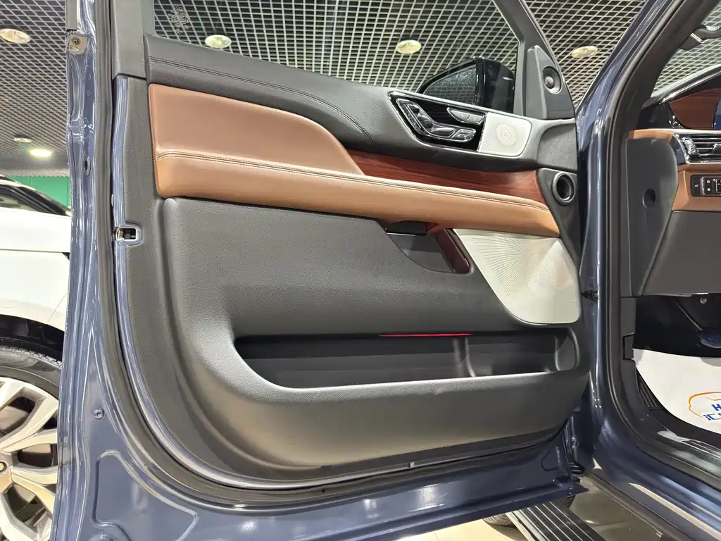 Navigator 2022 3.5T Honor Edition купить на сайте DeffCars