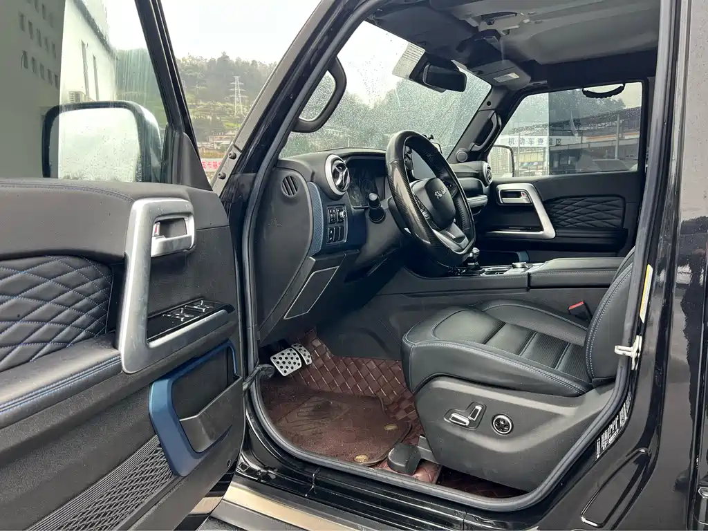 Beijing off-road BJ40 2023 2.0T automatic four-wheel drive city hunter version knight type купить на сайте DeffCars