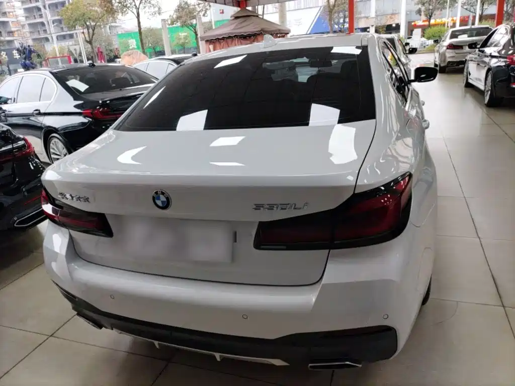 BMW 5 Series 2023 530Li Leading M Sports Package купить на сайте DeffCars