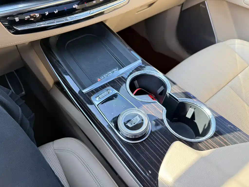 Cadillac XT5 2025 2.0T Premium Model купить на сайте DeffCars