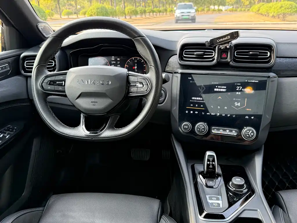 Lynk & Co 03 2022 1.5TD DCT Pro купить на сайте DeffCars