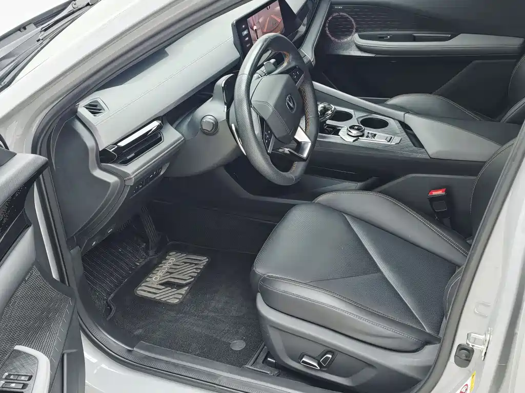 Changan UNI-V 2022 1.5T smart pilot model купить на сайте DeffCars