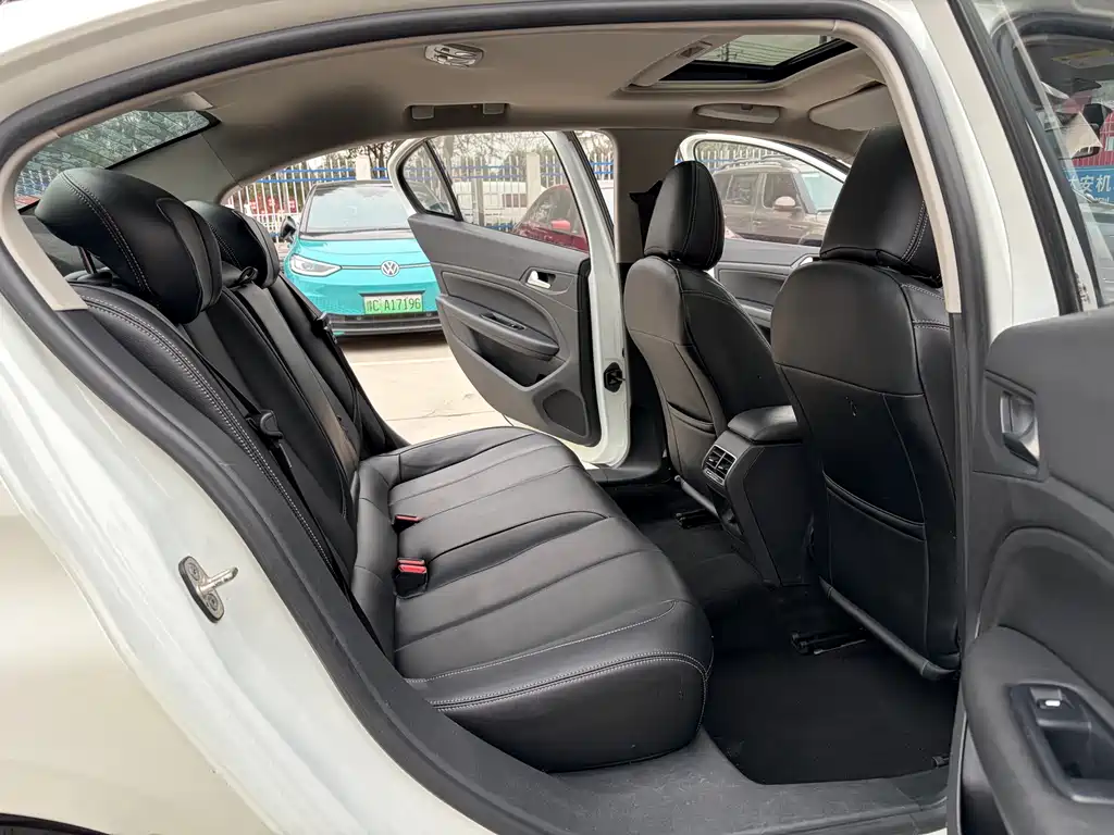 Peugeot 408 2016 1.6T automatic luxury version купить на сайте DeffCars