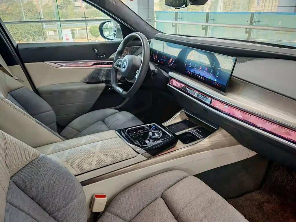 BMW i7 2023 xDrive60L Luxury Package купить на сайте DeffCars