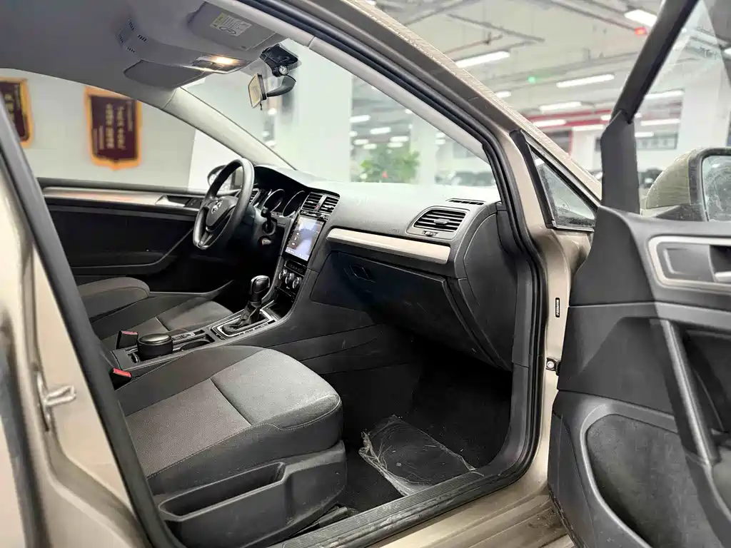 Golf 2018 1.6L automatic fashion model купить на сайте DeffCars