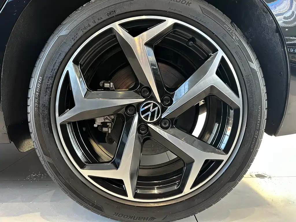 Passat 2025 Outstanding Model 380TSI Starry Sky Dragon Edition купить на сайте DeffCars