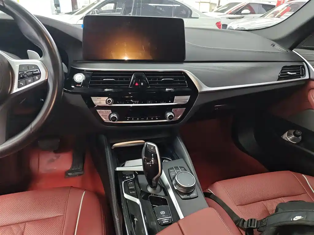 BMW 5 Series 2022 facelift 530Li leading M sports package купить на сайте DeffCars