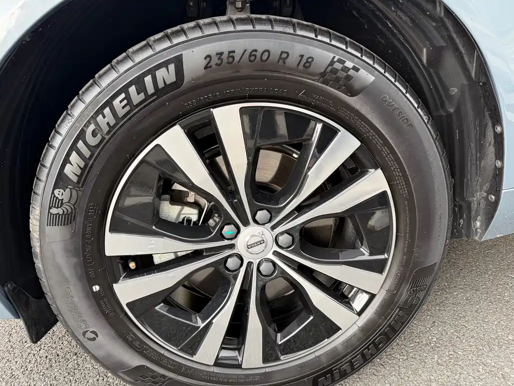 Volvo XC60 2022 B5 four-wheel drive Zhiyi Sports Edition купить на сайте DeffCars