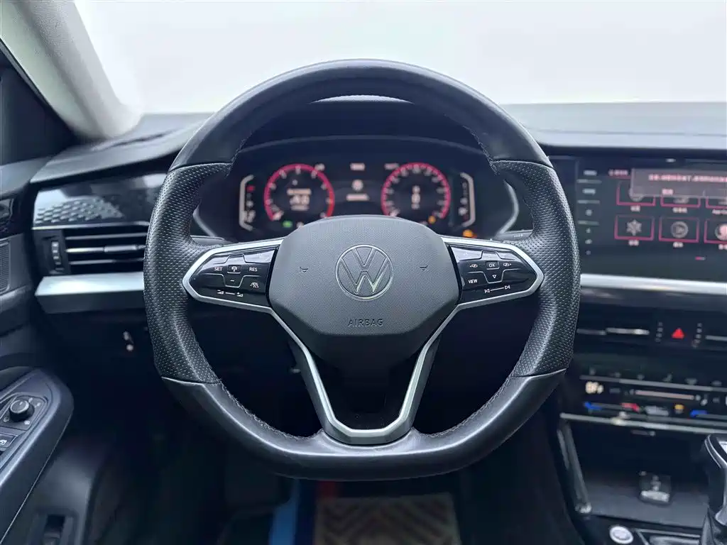 Passat 2022 330TSI Deluxe Edition купить на сайте DeffCars