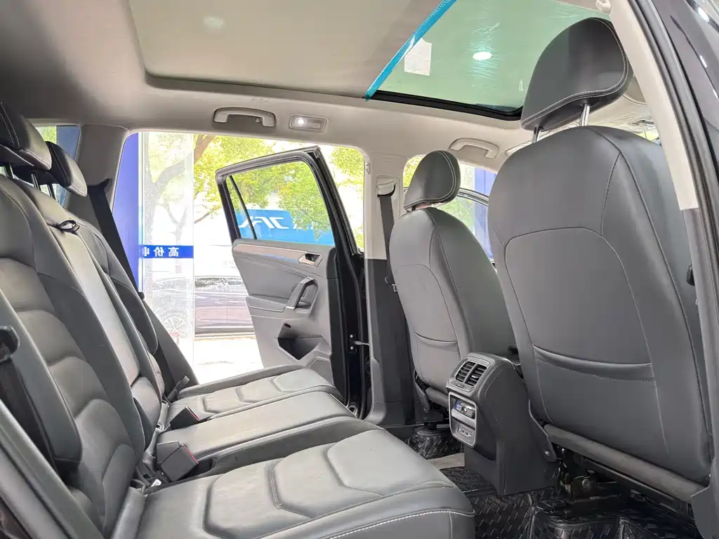 Tiguan L 2021 330TSI automatic two-wheel drive R-Line version купить на сайте DeffCars