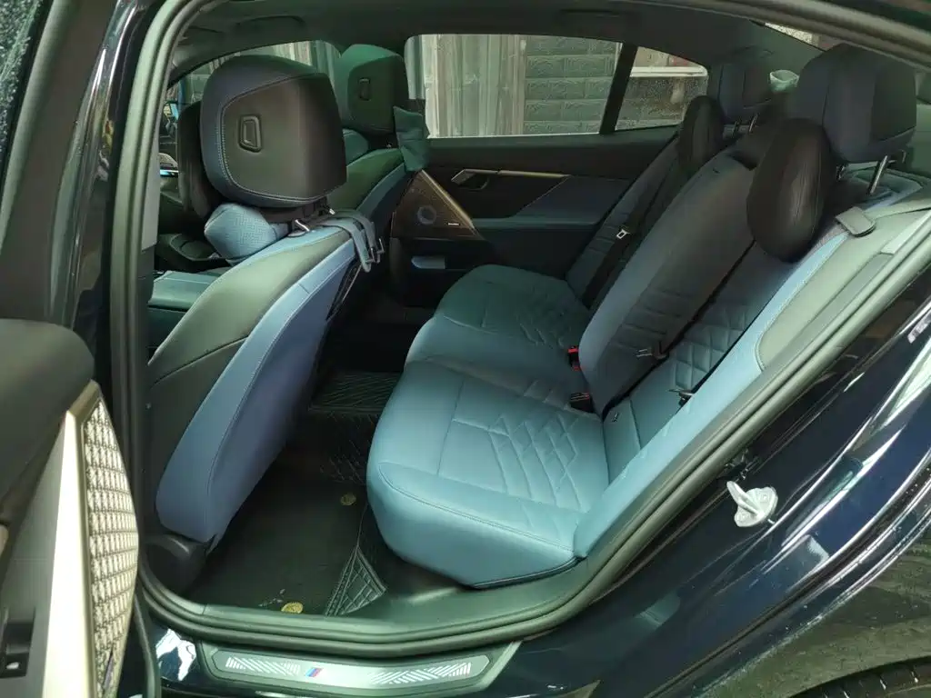 BMW 5 Series 2024 530Li Exclusive M Sports Package купить на сайте DeffCars