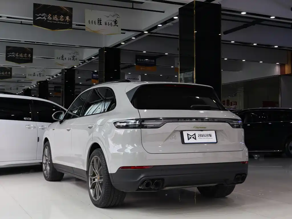 Cayenne New Energy 2022 Cayenne E-Hybrid 2.0T Platinum Edition купить на сайте DeffCars