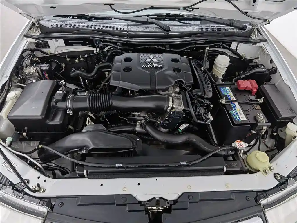 Pajero Jinchang 2013 3.0L automatic four-wheel drive executive version купить на сайте DeffCars