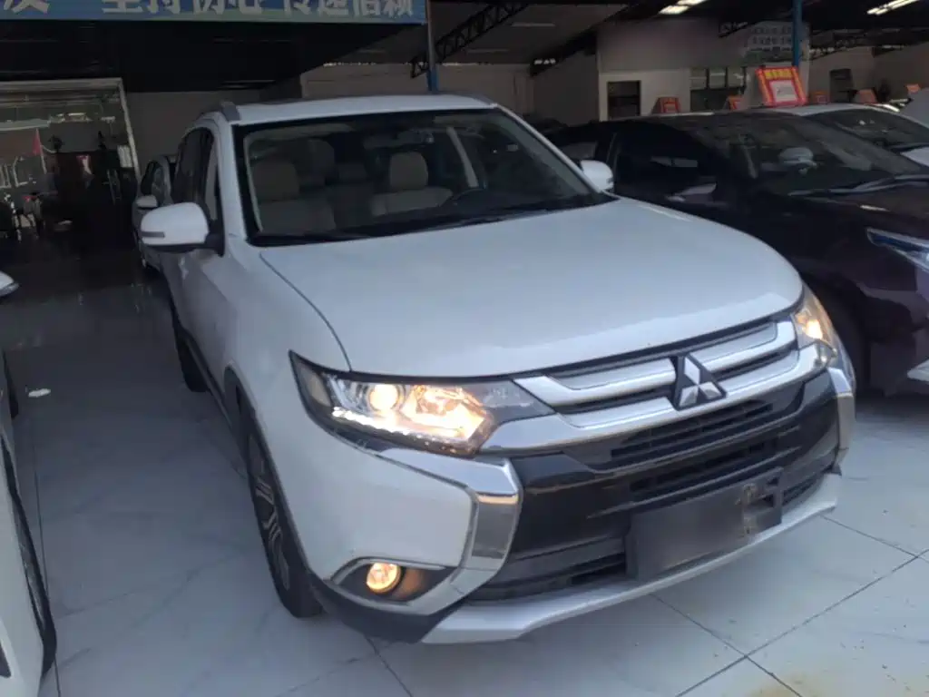 Outlander 2018 2.0L 2WD Honor Edition 5 seats купить на сайте DeffCars