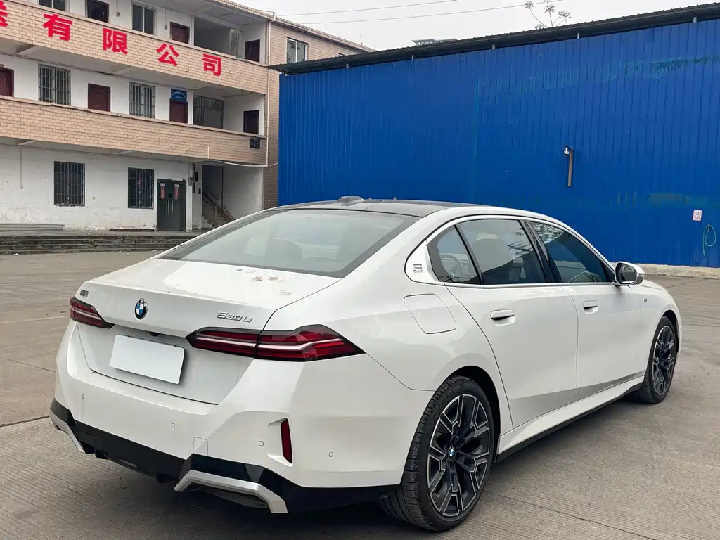 BMW 5 Series 2025 530Li Exclusive M Sports Package купить на сайте DeffCars