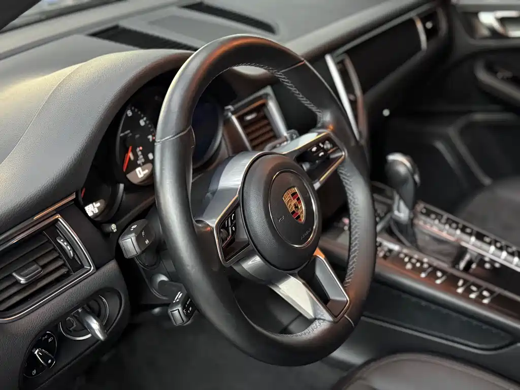 Macan 2017 Macan 2.0T купить на сайте DeffCars