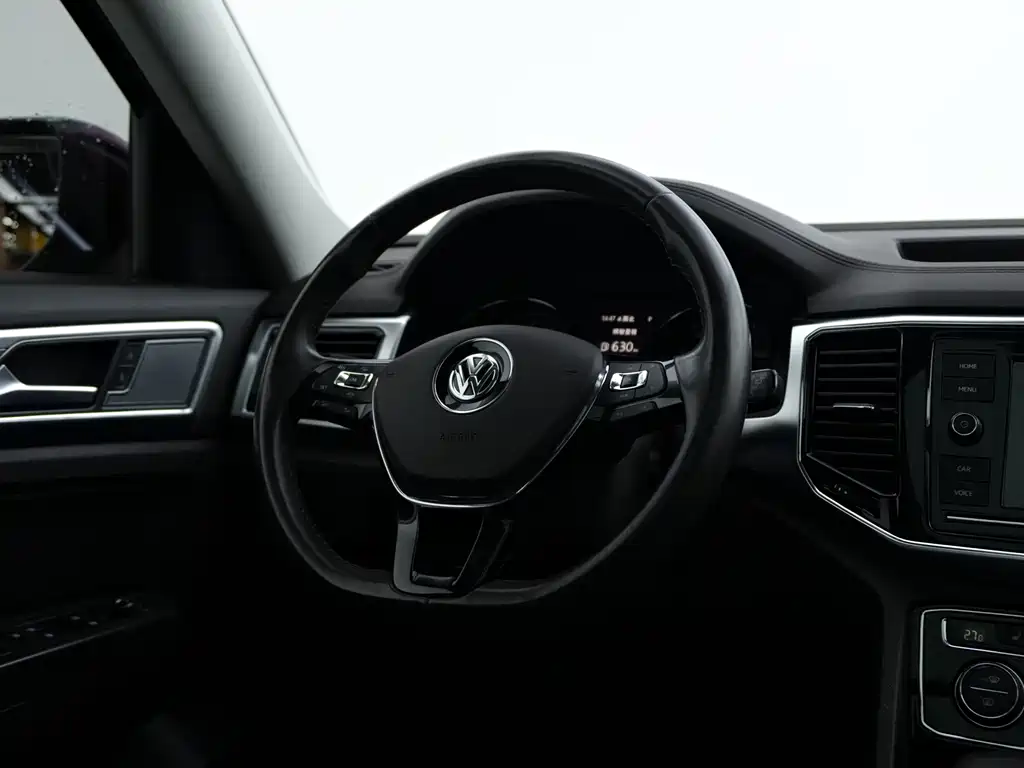 Touron 2019 330TSI 2WD Deluxe Edition National VI купить на сайте DeffCars
