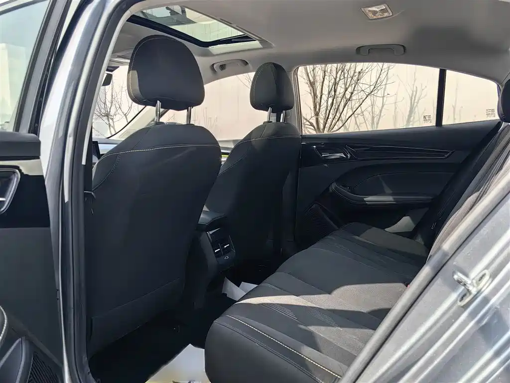 Roewe i5 2021 1.5L CVT Platinum Edition купить на сайте DeffCars