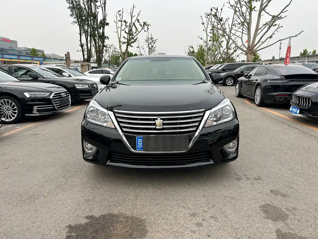 Crown 2012 2.5L Royal Leather Edition купить на сайте DeffCars