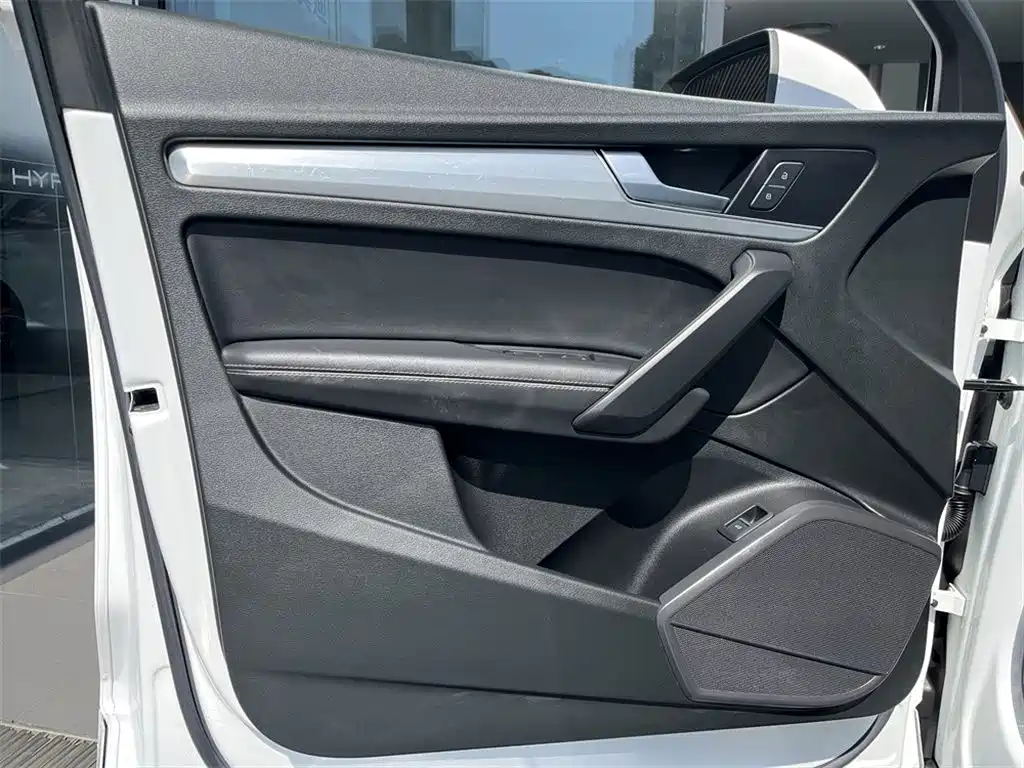 Audi Q5L 2020 facelift 40 TFSI enjoys fashionable style купить на сайте DeffCars