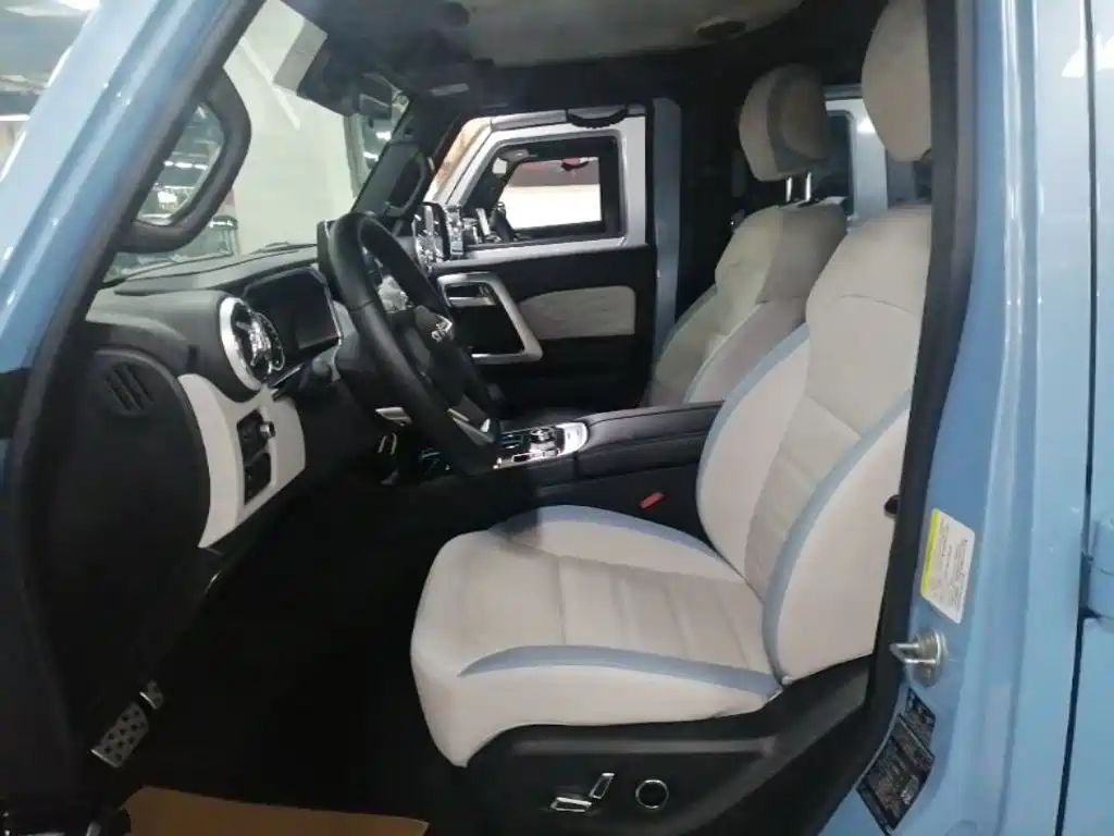 Beijing BJ40 2023 2.0T Automatic 4WD City Hunter Edition купить на сайте DeffCars