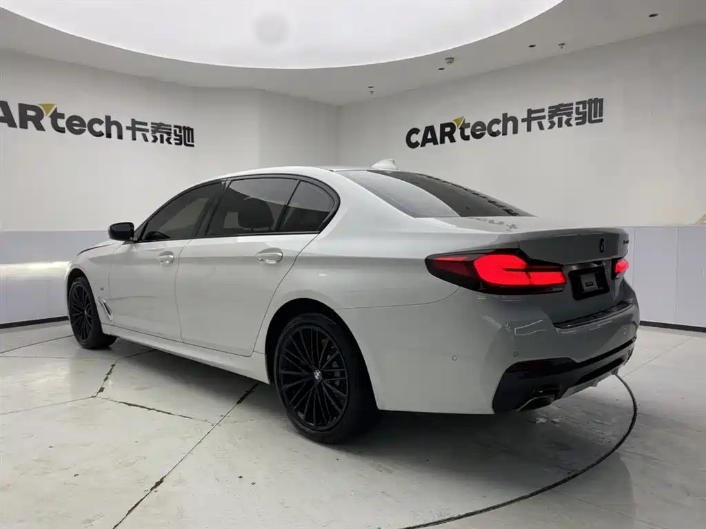 BMW 5 Series 2023 530Li Leading M Sports Package купить на сайте DeffCars