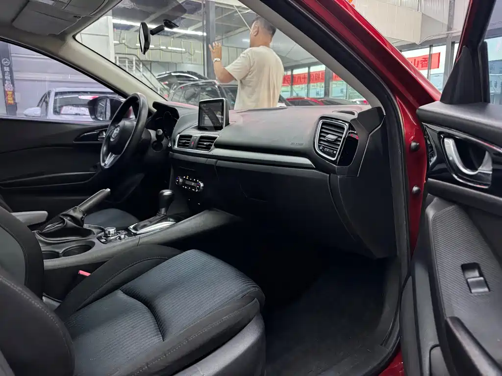 Mazda3 Angkesela 2016 sedan 1.5L automatic luxury model купить на сайте DeffCars