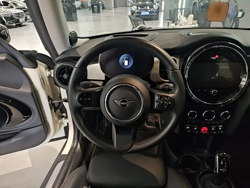 Mini 2023 1.5T Cooper Artist купить на сайте DeffCars