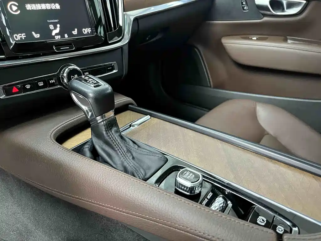 Volvo S90 2020 T5 Zhiyi Luxury Edition купить на сайте DeffCars