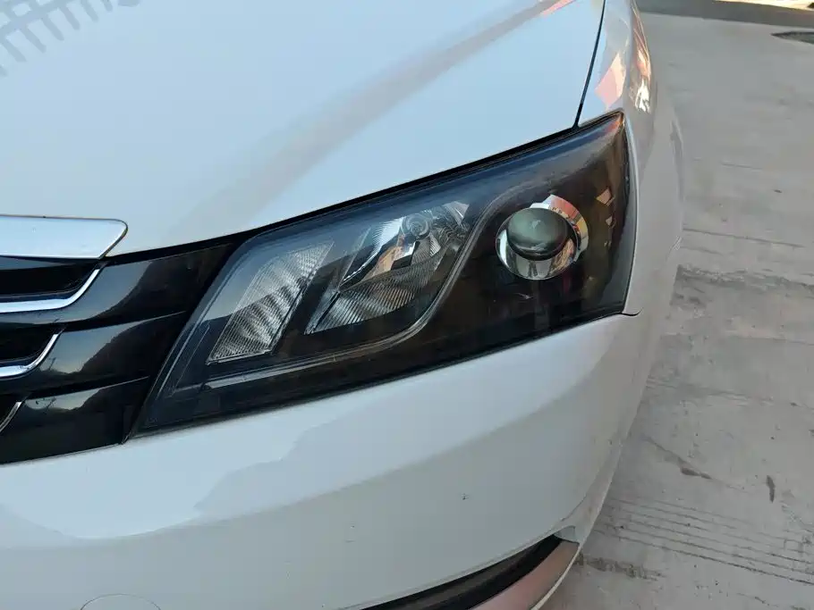 Emgrand 2015 Three-Car 1.5L CVT Up Edition купить на сайте DeffCars