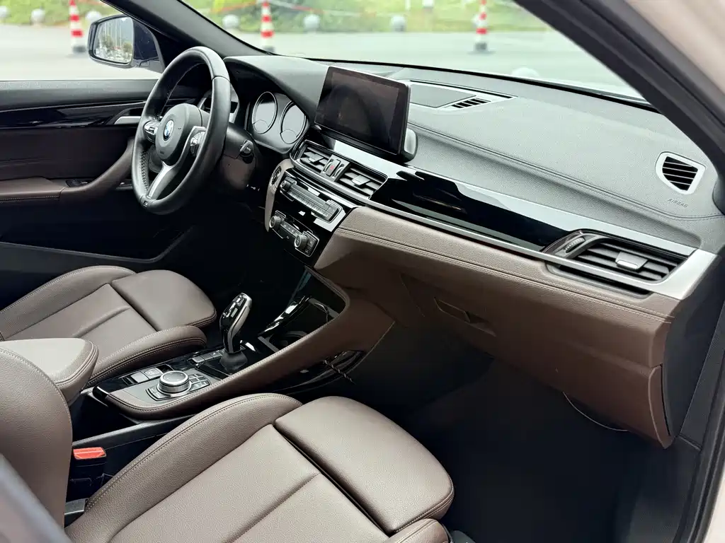 BMW X2 2021 sDrive25i leading M sports package купить на сайте DeffCars
