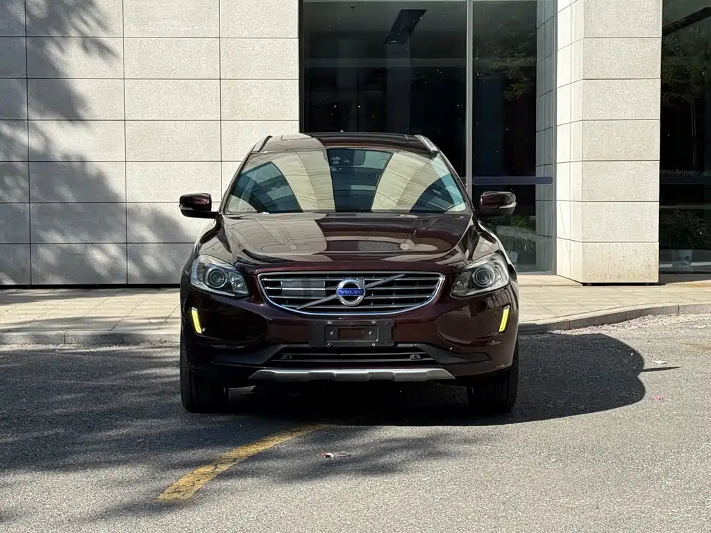 Volvo XC60 2016 T5 AWD Smart Edition купить на сайте DeffCars