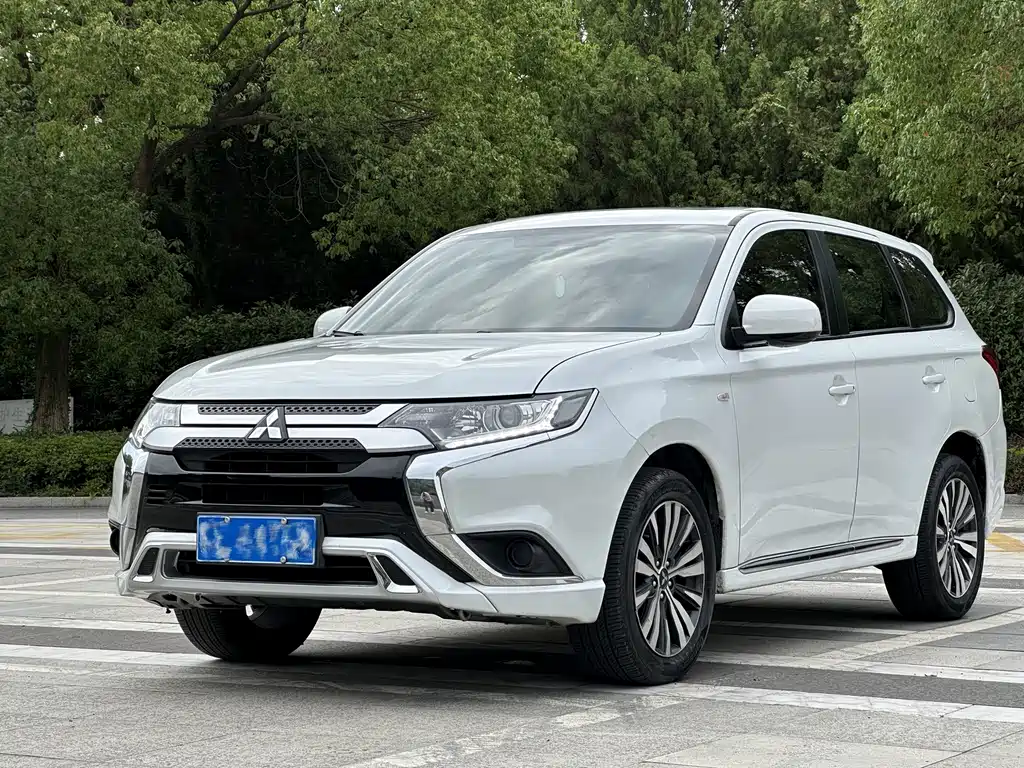 Outlander 2021 facelift 2.0L 2WD smooth version 5 seats купить на сайте DeffCars