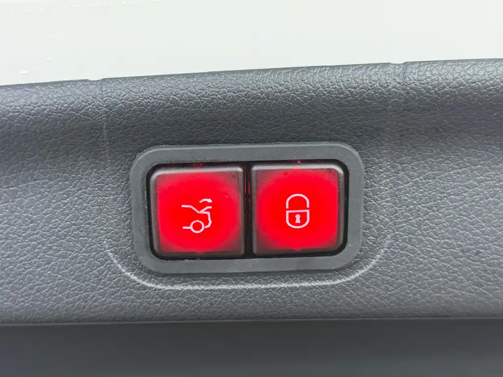 Mercedes-Benz C-Class 2023 facelift C 260 L sports version купить на сайте DeffCars