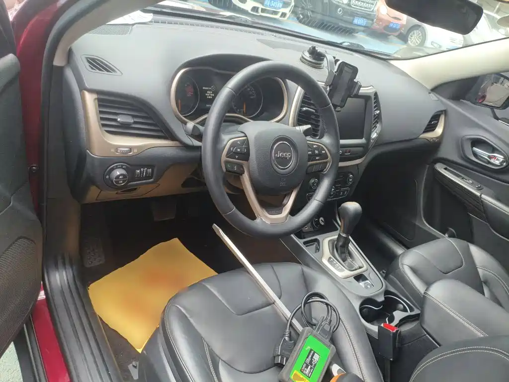 Cherokee (Китай) 2016 2.0L Superior Edition купить на сайте DeffCars