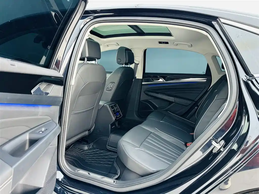 Passat 2023 facelift 380TSI luxury version купить на сайте DeffCars