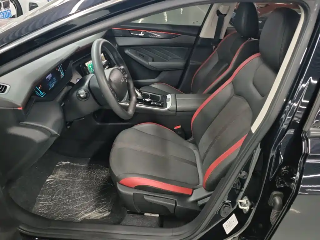 Yixuan max 2023 1.5T Ultra Daddy Edition купить на сайте DeffCars