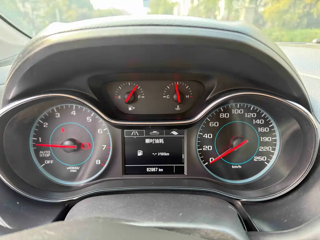 Cruze 2017 1.5L Hatchback Manual Pioneer Edition купить на сайте DeffCars