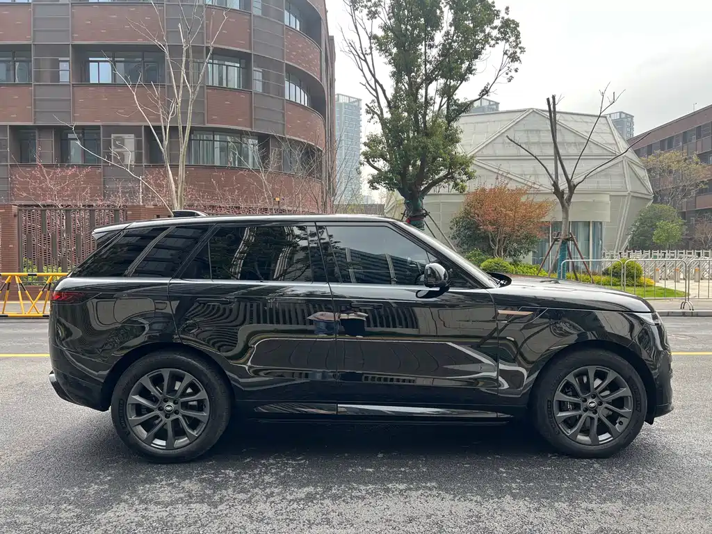 Range Rover Sport 2023 400PS Dynamic SE купить на сайте DeffCars