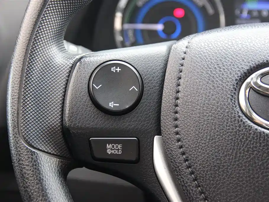 Corolla 2017 facelift dual engine 1.8L E-CVT leading version купить на сайте DeffCars