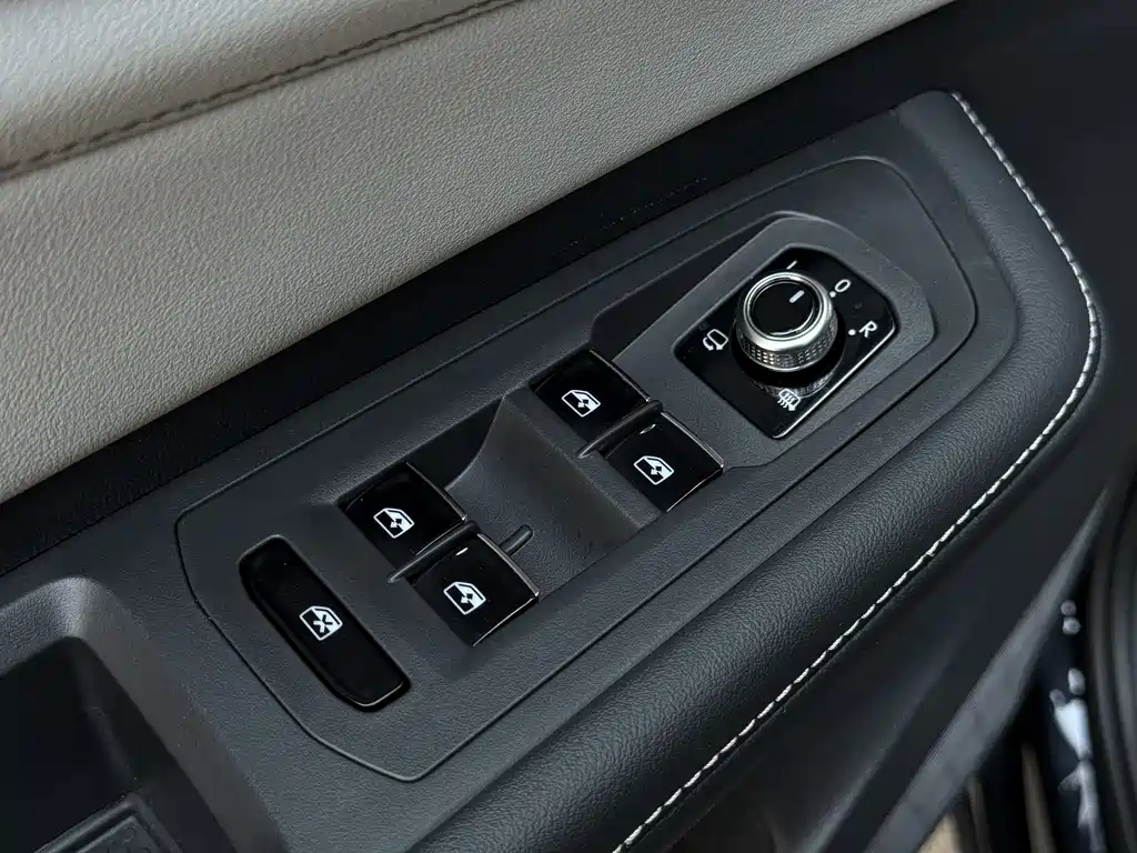 Touron 2024 380TSI four-wheel drive luxury version купить на сайте DeffCars