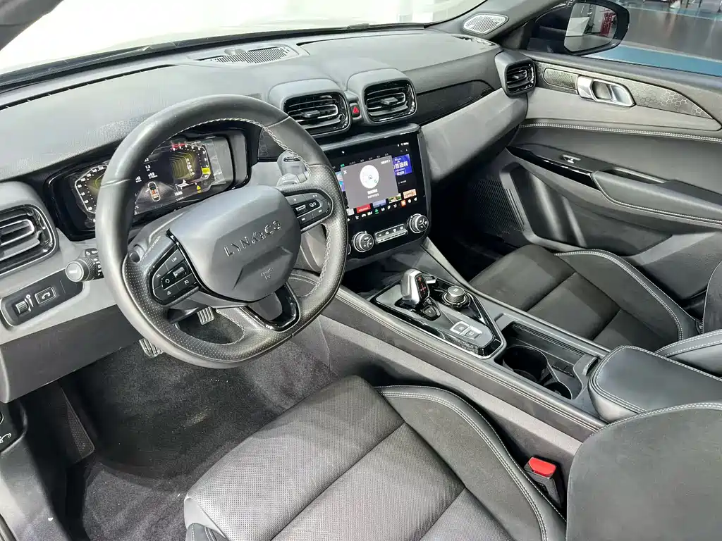 Lynk & Co 03 2022 2.0TD DCT Pro купить на сайте DeffCars