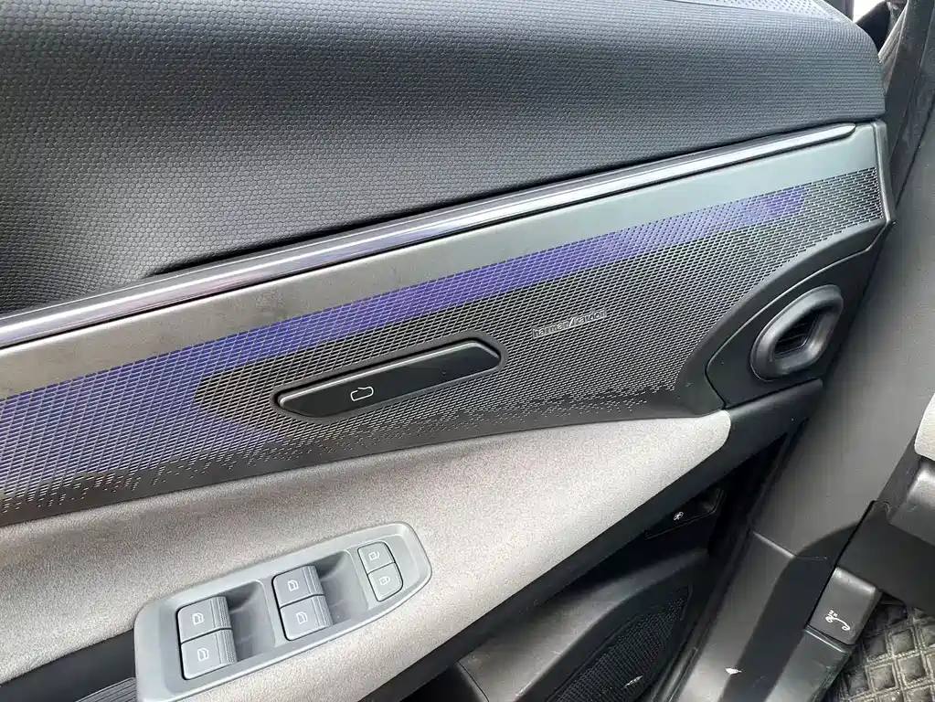 Lynk & Co 08 EM-P 2025 model 245km ultra-long battery life Pro купить на сайте DeffCars